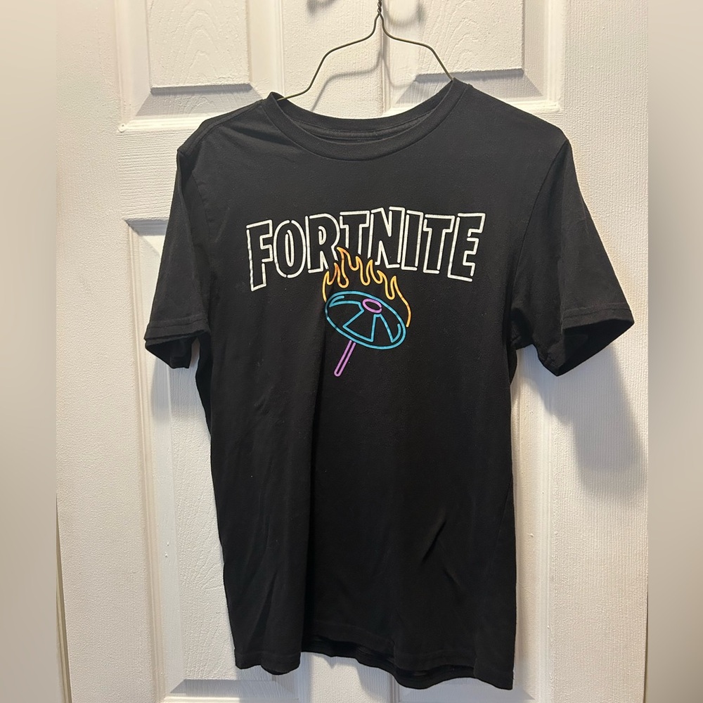 Big boys Fornite short sleeve shirt 2x(18)‎